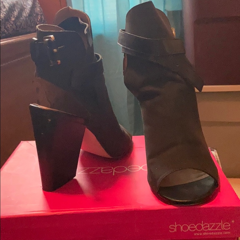 Black sandal bootie